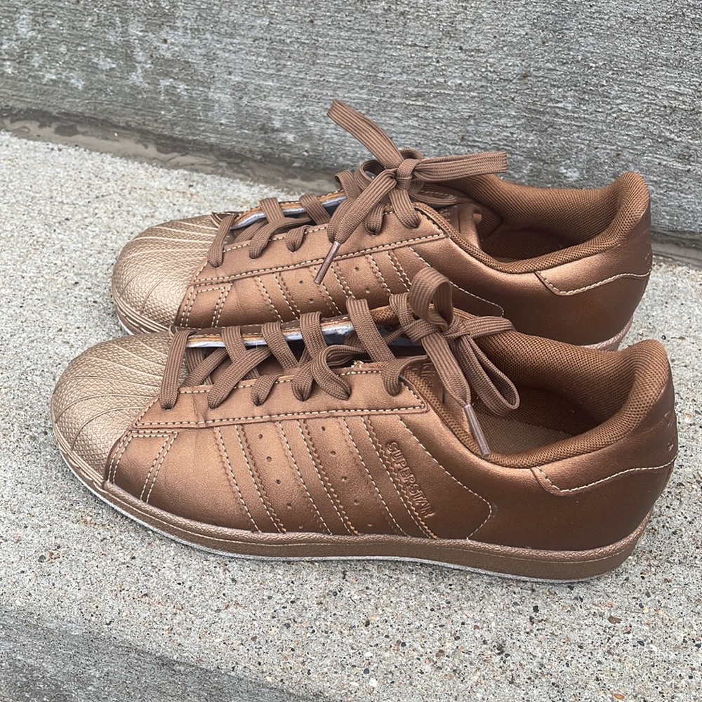 Bronze Adidas superstars